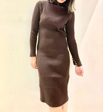 소매 진주 롱 니트 원피스 모카