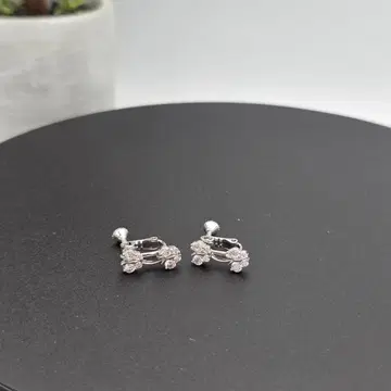 실버 컬러 나비 모티브 귀찌 합금 버터플라이 비쥬 화려함