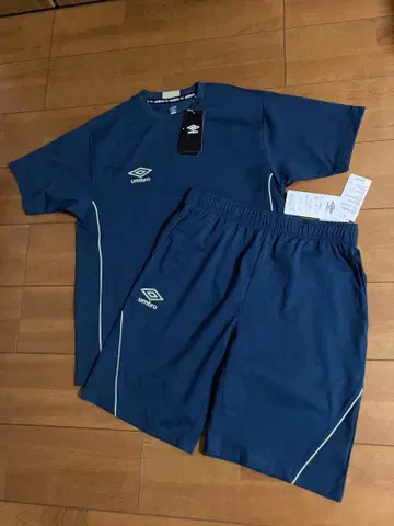 새상품 umbro T셔츠 하프 팬츠 남성용 상하의 세트 스포츠