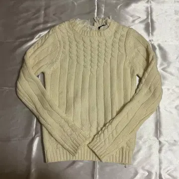 아이보리 케이블 니트 스웨터 긴팔