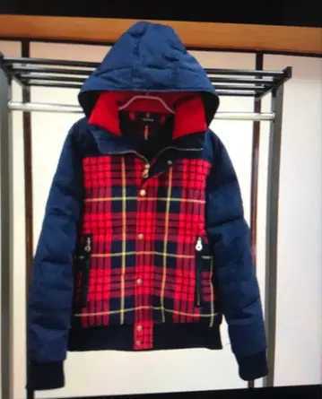 후드 부착 빨간색 네이비 체크 다운 자켓