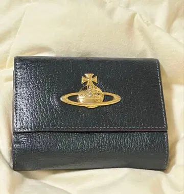 블랙 가죽 이단 접이식 지갑 골드 로고