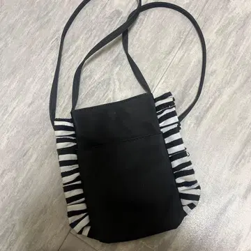 BORDERS at BALCONY 숄더백 블랙 나일론 프릴