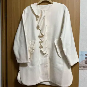 미사용 프릴 노카라 코트 화이트 귀여운