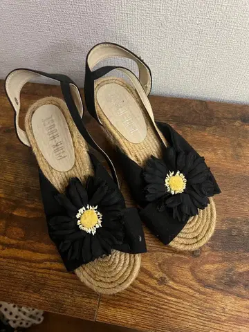 핑크하우스 꽃 코사지 부착 샌들