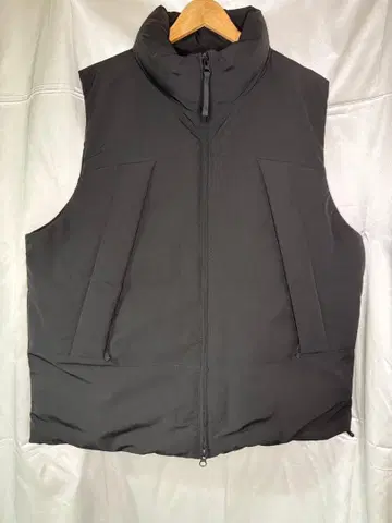 GU 블랙 다운 베스트 L 사이즈