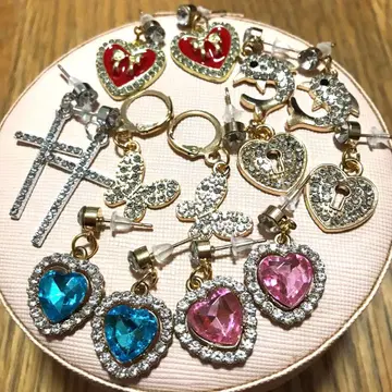 하트 모양과 나비 귀걸이 세트