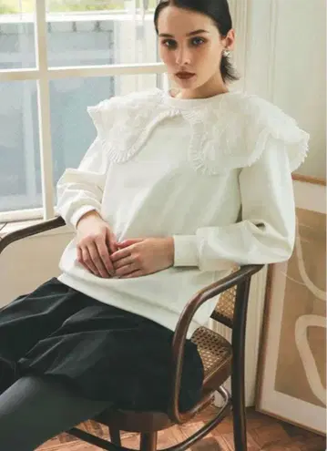 완판 새상품급 새상품 Donoban 프릴 칼라 본딩 상의 화이트 레어