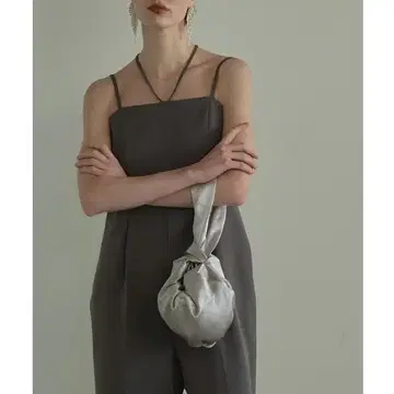 언드레스드 파티백 콜론 폼백 실버 원 핸들