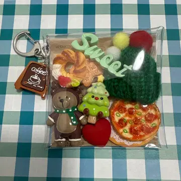 가챠 채워넣은 듯한 파우치 곰돌이와 크리스마스