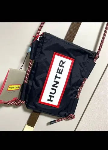 미사용 새상품 HUNTER 헌터 사선 크로스 파우치 사코슈 블랙