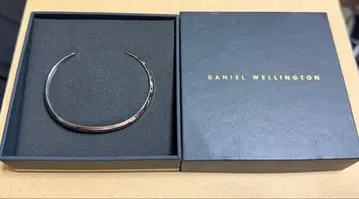 DANIEL WELLINGTON 실버 뱅글