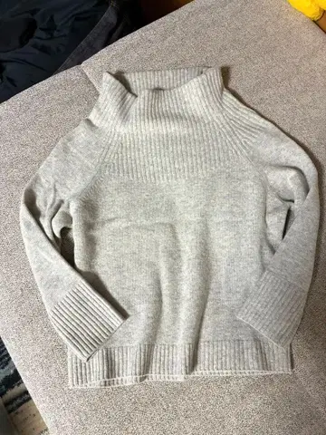 plage 플라주 옅은 그레이 오프 터틀넥 니트 스웨터