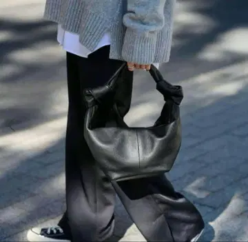 AULENTTI 오우렌티 노트백 KNOT BAG 블랙