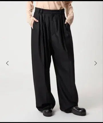 미사용 새상품 ROKU 울 턱 팬츠