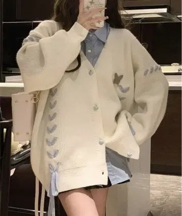 아이보리 니트 가디건 나비 자수