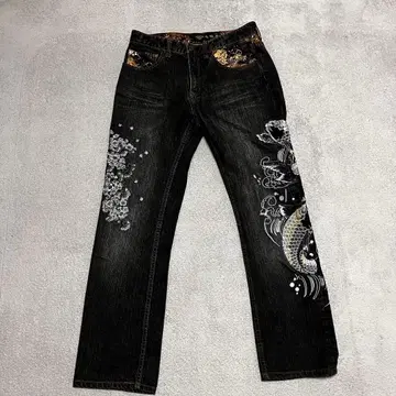 마사유키 잉어 벚꽃 자수 디자인 블랙 데님 팬츠