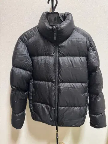 유니클로 울트라 라이트 다운 볼륨 자켓 S 사이즈 블랙