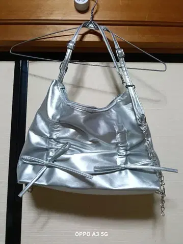실버 핸드백 FASHION & BAGS