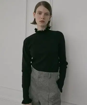 LE CIEL BLEU 미사용 프릴 니트 TOP 블랙 하이넥 터틀