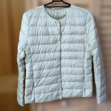 유니클로 ULTRA LIGHT DOWN 크림색 다운 자켓 S!