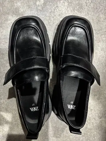 ZARA 블랙 로퍼 37