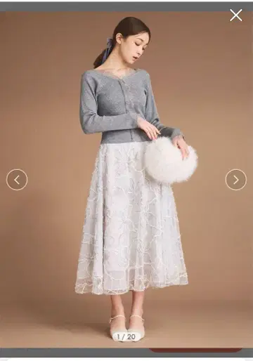 [미사용 새상품] 셀포드 자수 플레어 스커트 그레이