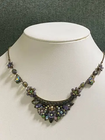 새상품급 미하엘 네그린 연보라 계열 꽃 모티브 목걸이