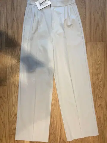 THE TOKYO STUDIOUS 미사용 새상품 화이트 스트레이트 팬츠