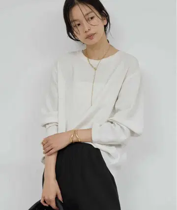 백 슬릿 블라우스 티