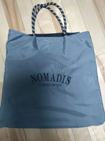 NOMADIS 그레이 숄더백 L 사이즈