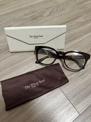 The Silent Soul 캣아이 안경
