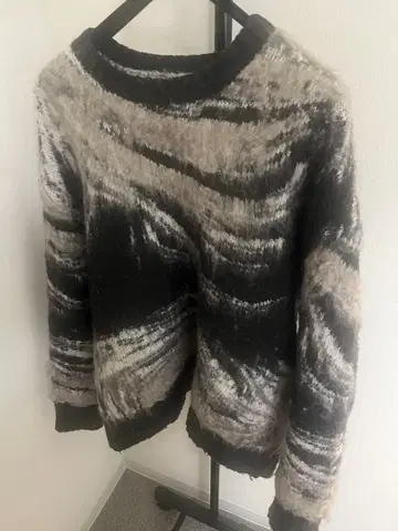 ZARA 마블 무늬 크루넥 니트