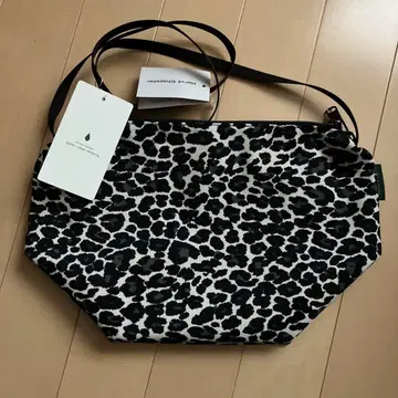 에르베 셰리에 빅 팬서 블랑 미니백 새상품