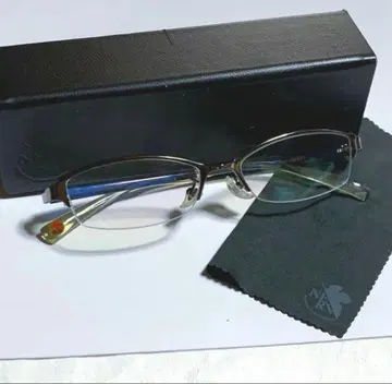 에반게리온 x JINS 나기사 카오루 모델 안경