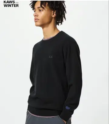 세련된 UNIQLO 카우스 캐시미어 크루넥 스웨터