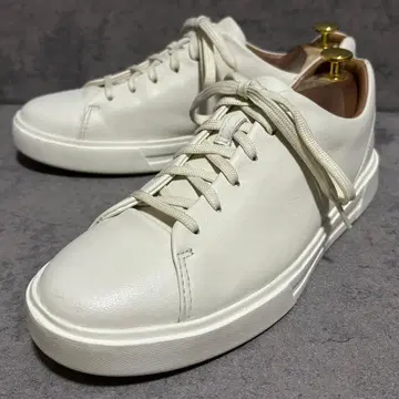 미사용급 클락스 레더 스니커즈 천연 가죽 화이트 쿠션 2204