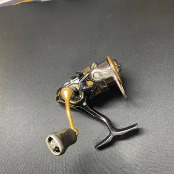 다이와 나일론 2500 스피닝 릴 블랙/골드