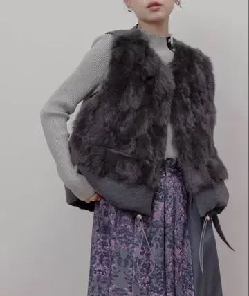 미사용 새상품 eimme law 그레이 퍼 베스트