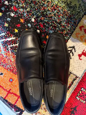 ECCO 블랙 로퍼 스트레이트 팁