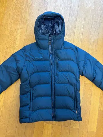 마무트 다운 자켓 네이비 750+ 후드 부착