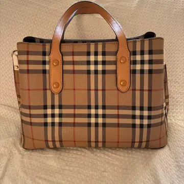 베이지 체크 무늬 핸드백