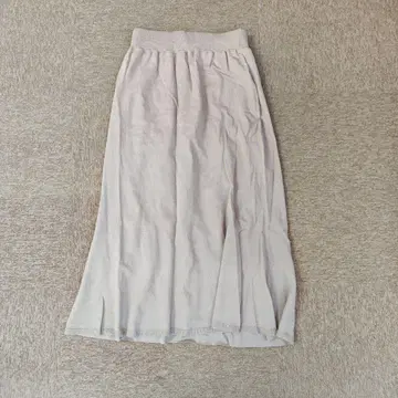 택 포함 새상품 아즈노아즈 a.no.ne.ne 베이지 니트 플레어 스커트