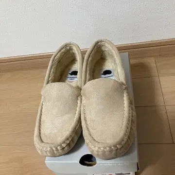 베이지 스웨이드 모카신