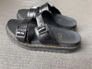 닥터마틴 블랙 통굽 샌들 2 스트랩