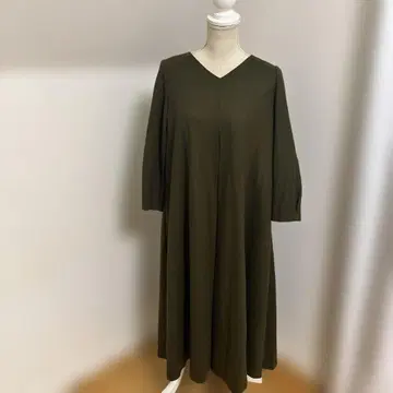 DAMA 올리브 그린 V넥 긴팔 원피스