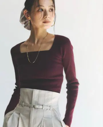 anuanse 버건디 스쿠에트 넥 니트