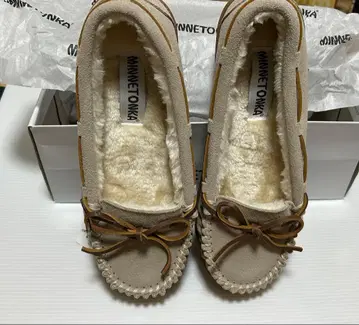 MINNETONKA 베이지 모카신
