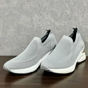 엔챈티드 메쉬 슬립온 스니커즈 그레이