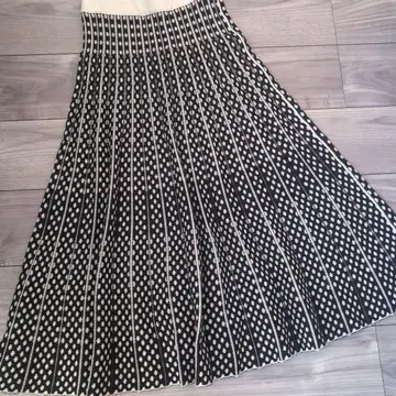 새상품급 TORRAZZO DONNA 트라쪼돈나 리버서블 니트 스커트